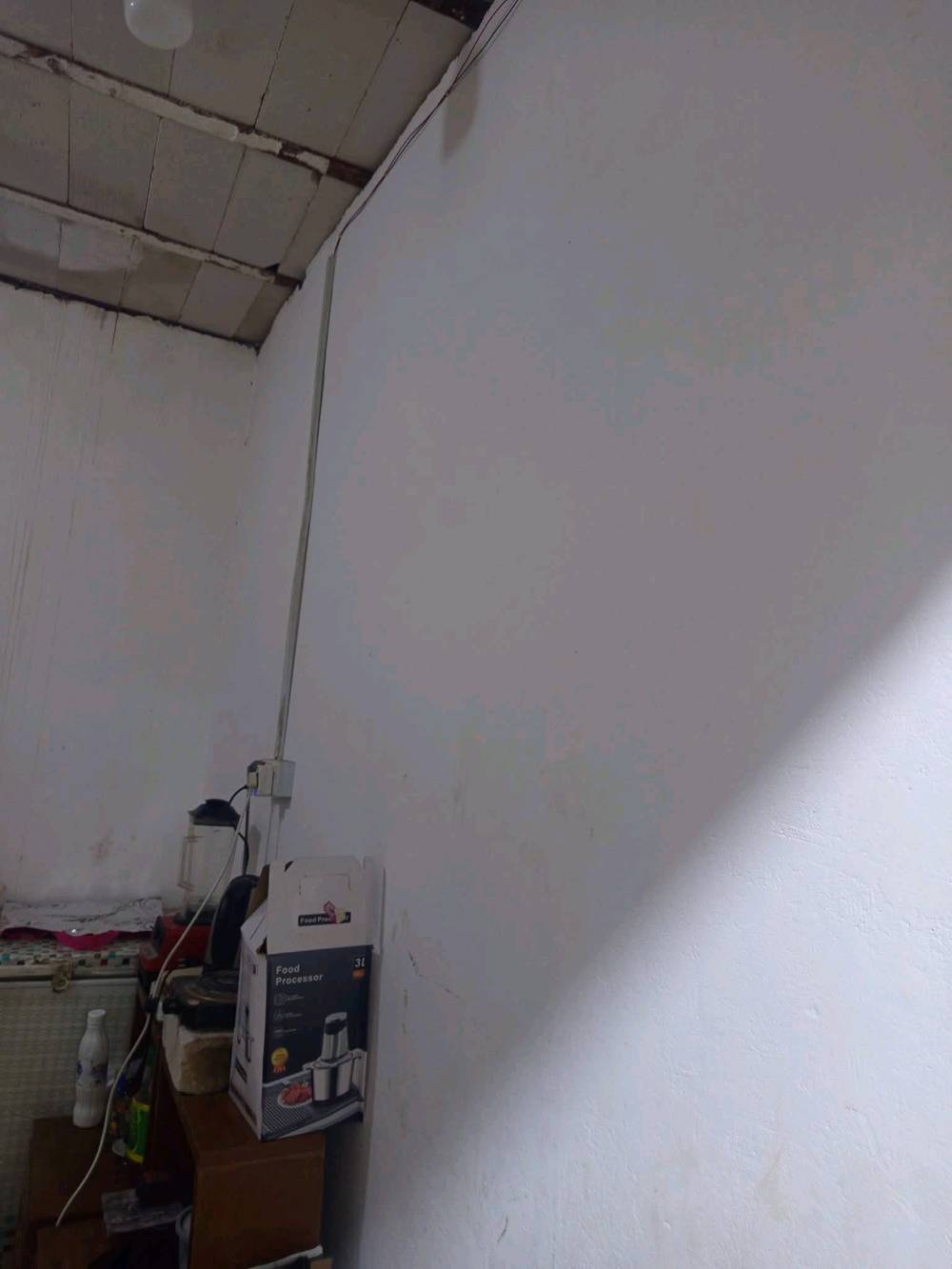 دار سكن  في ابو الخصيب العوجه شارع المقيمين خلف اسواق لؤلؤ سنتر مباشرتاا مساحه 100متر طابقين يتكون الطابق لاول من غرفتين وصاله ومطبخ وحمامات داخليه وخارجيه وديوان والطابق الثاني غرفتين وصاله كبيره مع مشتملات ومطبخ زائد مساحه 20متر تغريبن تصلح غرفه  الشعر 70وبي مجال الطابق الثاني بحاجه اله سقف ثانوي وسيراميك علمن البيت ساكنين بي للاستفسار ***********