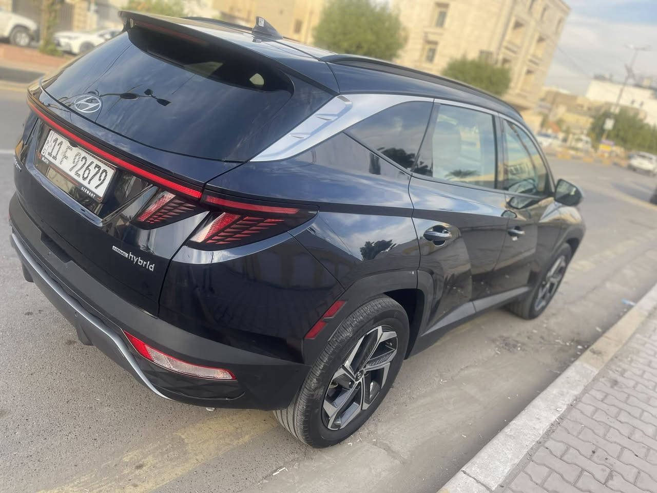 توسان هايبرد فول الفول تمشي بالريمونت  ماشيه ٢٠ قطعه واحده تبديل بنيد اصلي موديل ٢٣ للبيع العنوان بغداد *********** السعر ٢١٥٠٠ دولار يعني شدتين و١٥ ورقه وسعره بالنسبه للمواصفات والحادث ابلاش
