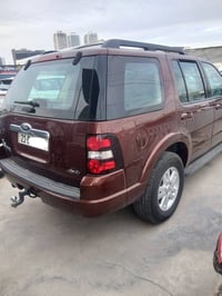 اكسپلورر اوتوماتيك • ٢٠١٠ • اصفر