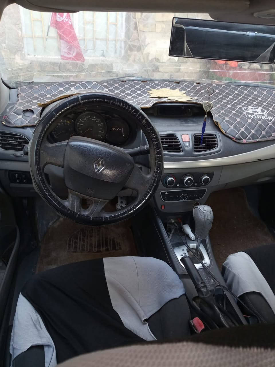 السلام عليكم سياره رينو فلونس مديل 2012 مكينه وكير مال كامري مكفولات مابيها خياسات بيها ضربه بس بابين ماواصله للتكم جهت العبري للتواصل / ***********   *********** مكان السياره نجف السعر 54 وبيها مجال
