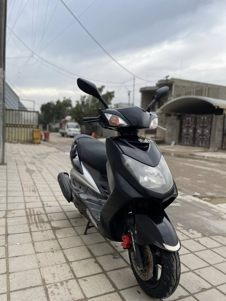 السلام عليكم سكنس فحل نوزل دراجه بلاديه مكينه وكفرات السعر 900 وبيها مجال مكان مدينه الصدر الرقم ***********
