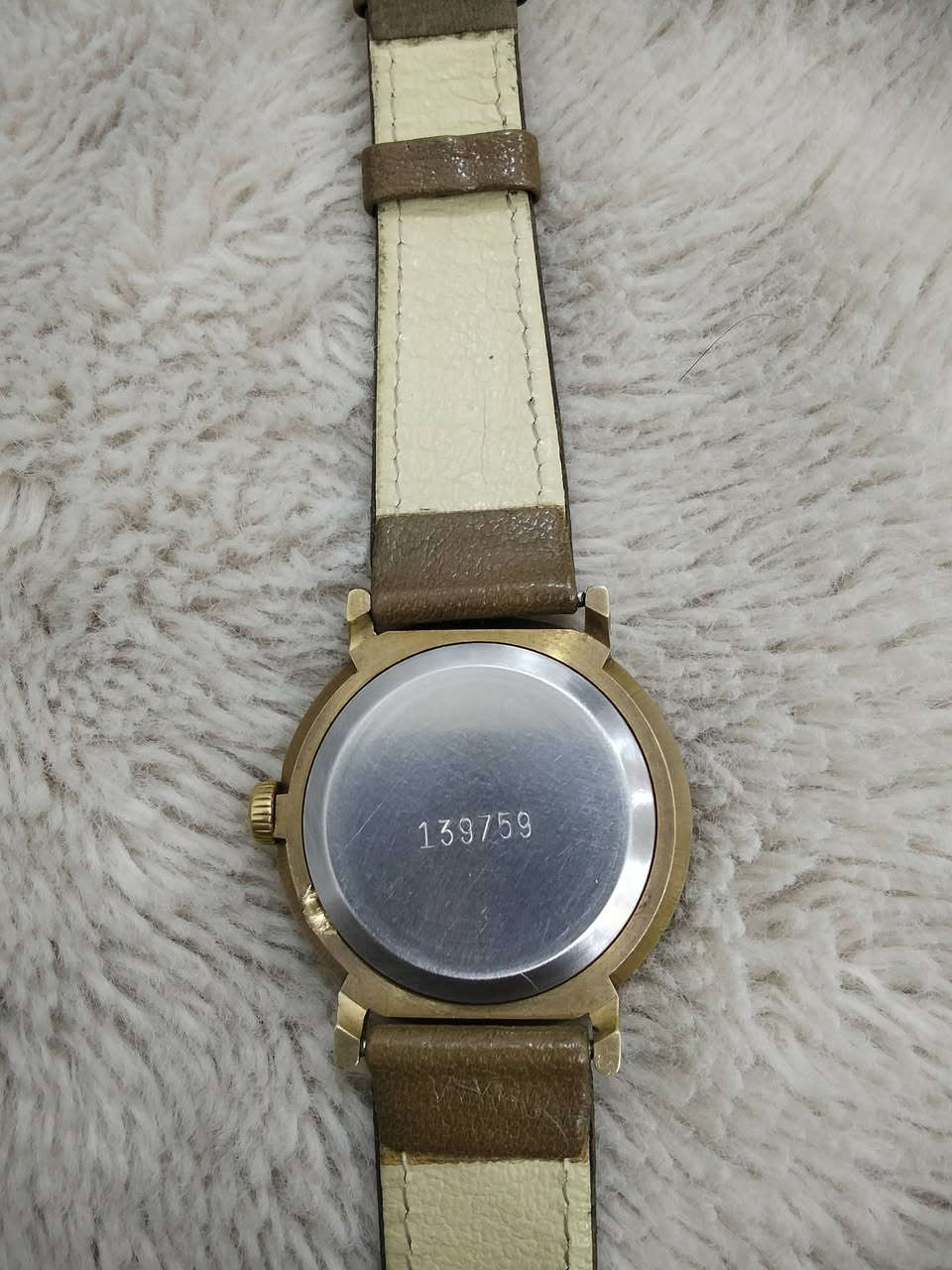 اخوان هذه الساعه روسي كقطعه تذكاريه قديمه تحمل شعار الاتحاد السوفيتي( CCCP) من ماركه راكيتا نصب تكويك


**إذا كنت صاحب هذا الإعلان وتريد حذفه لأي سبب، رجاءا أرسل رسالة إلى الدعم الفني**