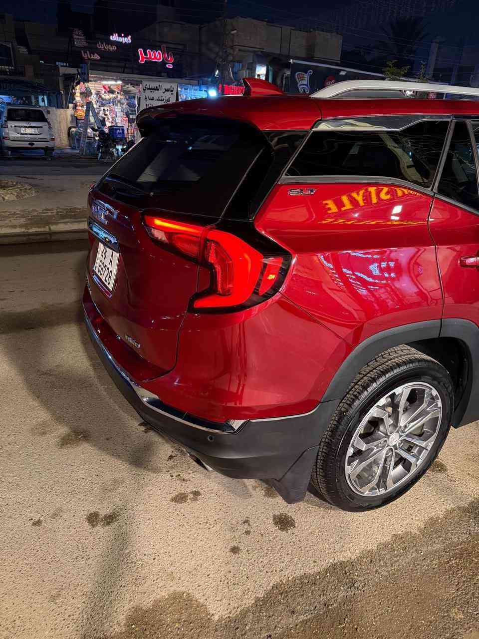 السلام عليكم
للبيع جي ام سي تيران 2018 رقم نجف بأسمي تحويل وين مايعجبك بأي محافظة رقم انكليزي وسنوية وهزة جديدة ( السيارة داخل وخارج وميكانيك جداً جداً جديدة )
فول مواصفات للأخير فرق عن الدينالي فقط 4 كاميرات 
محرك 2000 تيربو المرغوب 
بانوراما 
كشنات جلد كهرباء خزن ميموري
تدفئة كشنات 
كشن هزاز 
تدفئة ستيرن 
شاشة كبيرة كار بلي 
لايت وبروجكتر زينون 
نقطة عمياء 
حساس اصلي 
فور ويل 
وبعد بيها هواي مواصفات 
حادث أمريكا بابتين جهة عكس السائق بدون ايرباك جميع الايرباك سليمة حادث جداً بسيط بيها صبغ فقط بابتين وربع جاملغ امامي وربع الدعامية بچم كبس 
السيارة مخدومة جداً ومصروف عليها كلش هواي وترايها زيرو 
ترايك وين مايعجبك كير محرك صدر كله بكفالةماشية 109 الف كيلو حقيقي السيارة اخذتها من صاحبها صارلها 5 سنوات عندة 
3GKALVEX8JL165494
مكان السيارة بغداد السيدية 
السعر 15.500
155 ورقة وبيها مجال بسيط 
للأتصال على الرقم الواتس آب 
***********
تحياتي واحترامي للجميع
