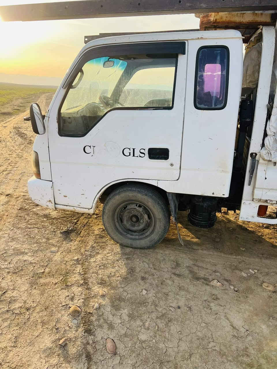 كيا بزون حمل للبيع 
محرك كير شرط 
اكسن باور
كما موضحه بصوره ..
الشراي يتصل***********....
السعر 35
