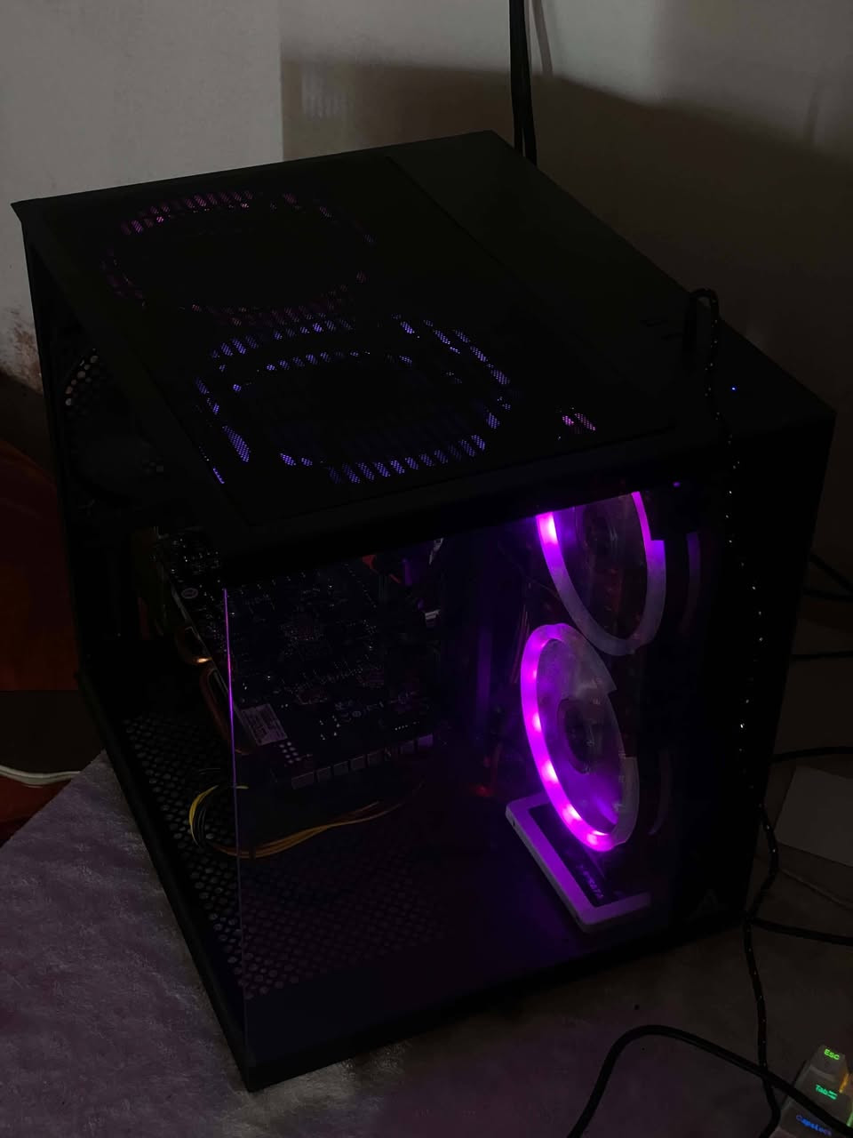 السلام عليكم حبايب
تجميعة بسيطة للبيع
Cpu:i7 4790k
M.B: b86 asus
Ram:16g samsung
Gpu:RX 580 8g غير مجدد
Ssd:128g
Hdd
Case:شبيه دارك فلاش 5fans RGB

حبايب التجميعة نظيفة وحلوة وتشغل اغلب الالعاب والي يريد يكسر سرعة يكدر يكسر ويحصل اداء اقوى منها من الرامات او المعالج وحتة الكرت بشي قليل لان قبل اسبوع مبدل معجون mx4 

سعر التجميعة:375الف
توصيل موجود جميع المحافظات 
اتصال او واتس:***********
ادمن وافق حب🤎🫶🏽
