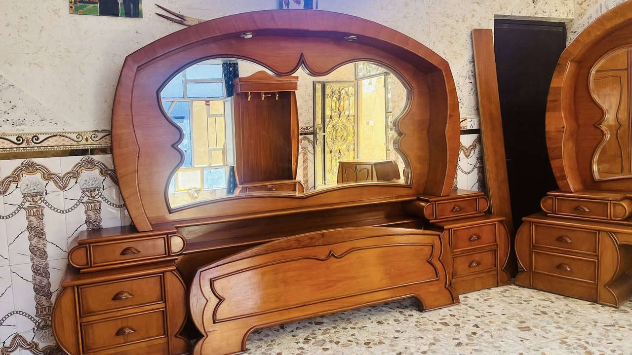 غرفه صاج 5 ملم حطاطه درجه اولئ كلها بورمي صاج شغل مفول يدات كلها خشب بورمي  نضافه فوول استخدام قليل اي استفسسار واتساب ***********

