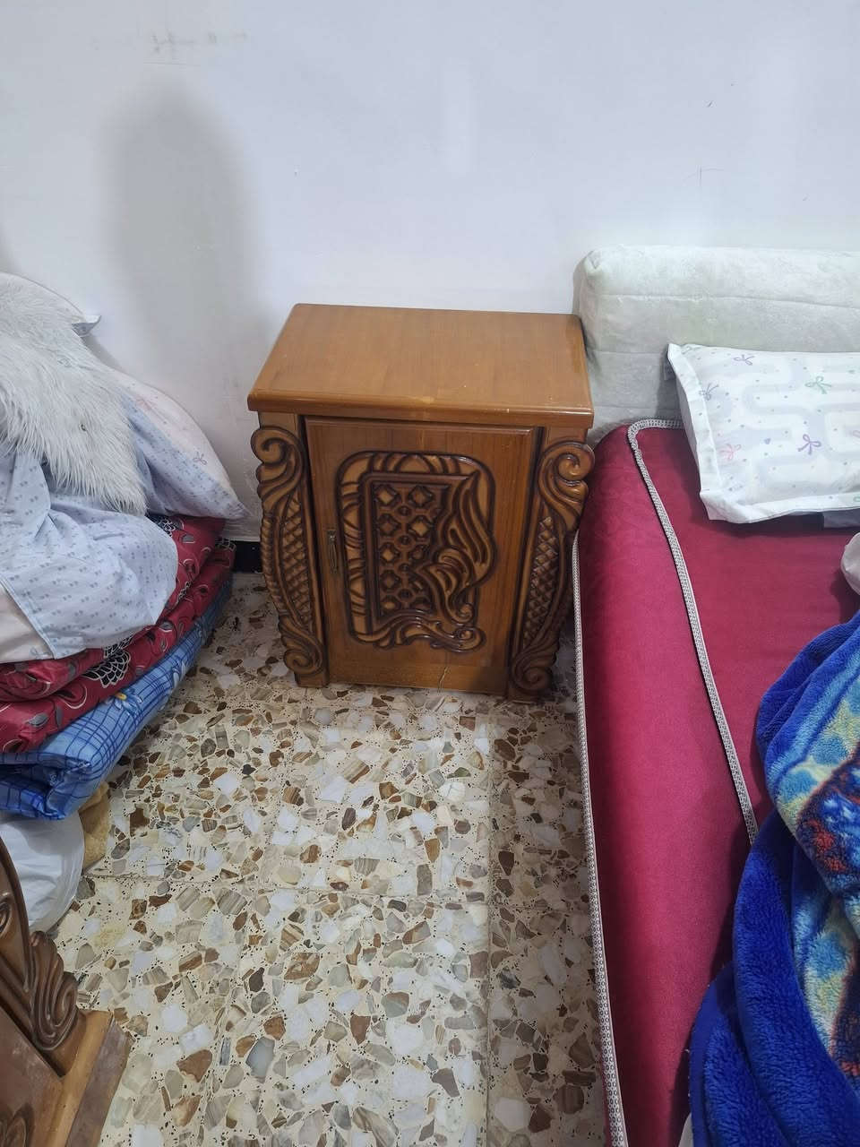 السلام عليكم قرفه خشاب الناصريه السكان الصناعي بسعر ٨٠٠ رقم ***********
