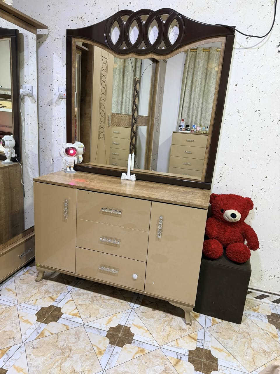 السلام عليكم غرفه تركيه ٩ قطع اخذتها ب مليونين و ٦٠٠ اريدها ب ٦٠٠التاج مالتها بيها ضرر واللي يشد الغرفه يكدر يسوي عادي والكومديات اللي وياها والشازلون ضامتهم بالمخزن لان مكاني ميكفي


**إذا كنت صاحب هذا الإعلان وتريد حذفه لأي سبب، رجاءا أرسل رسالة إلى الدعم الفني**