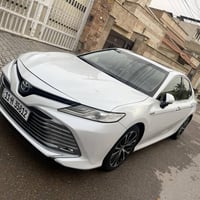 للبيع كامري مديل 2020 خليجي شركه SAS فول مواصفات 1/1 محرك هايبرد وبانز...