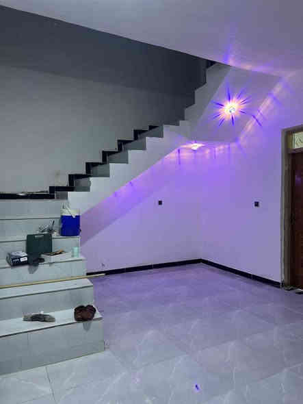 بيت زراعي مساحته 100متر ركن بيه وصل تطويب منطقة السبل نزله الأولى قريب على تبليط خدمات ماي ومجاري وكهرباء  بناء جديد كله طابوك وسكف صب كونكريت مسلح بيت جاهز ستوه مخلص بناء سعره 48 وبيه مجال الشراي الاتصال ***********
