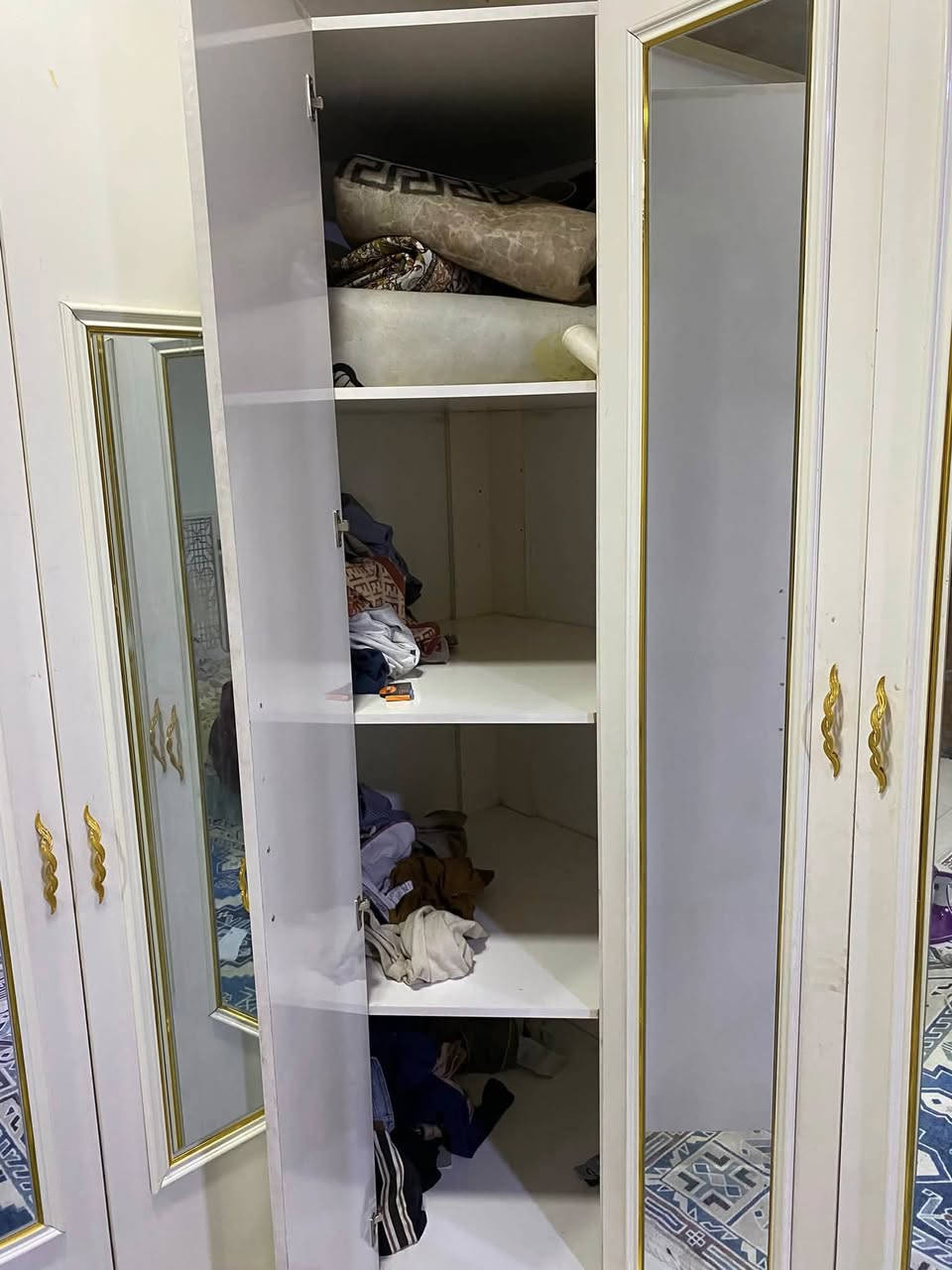 و

سلام وعليكم غرفه تركيه استعمال ٦ اشهر بيه ٨ باب تجي ٧ قطع تركيه وبيه خانات هواي سعره ٨٠٠ وبيه مجال *********** العنون نجف حي العداله رجاً رجاً مو الشراب لا يطب الشراي يجي وبي خير ويدللل
