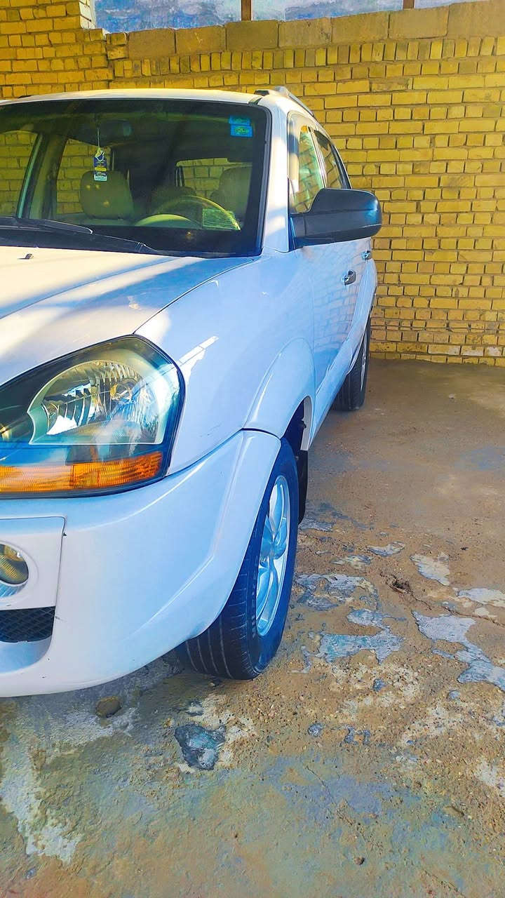 السلام عليكم توسان 2010 رقم بغداد بأسمي
خليجي مكفولة فقط بارد بالجاملغ ولباب تقريب ربع 
مكاني بغداد نهاية حي اور  
ّالسعر 128 وبيها مجال 
تجي وتشوف  تواصل على الخاص وهذا رقمي 
***********
