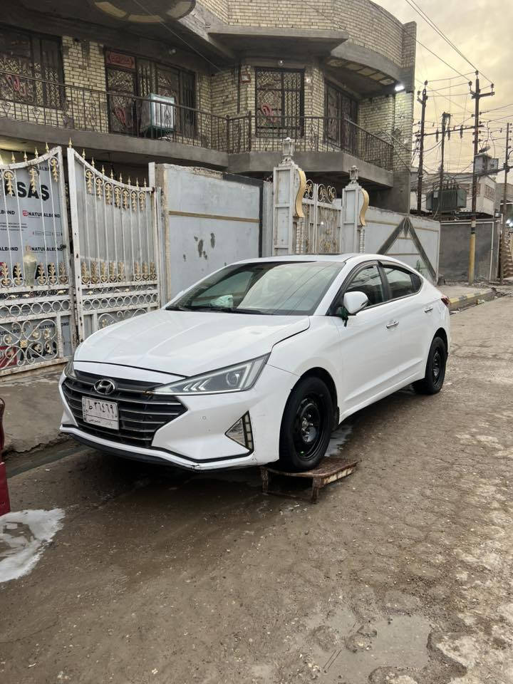 السلام علیکم
انترا خليجي موديل 2020
محرك 2000 دوش كفاله
الكير بلادي بس مفتوح مبدل دهن
بيه نص بنيد صبغ + جاملغ نص صبغ طاحت عليه سقيفه مال بيت +رصعات بالقمارة 3 ما تبين إله بسونار و تمسح وتركز عليهن ع ساس يكولون حالوب
بعد سياره مابيه لا صبغ لا لغد لا شاصي كلشي مابيه ***********
