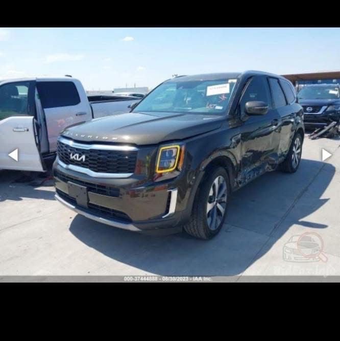 كيا تيلورايد 2022 EX
مواصفات معروفه فتحه 
تحكمات ستيرن كامله
كشنات جلد 
منفصل 
ابيض ملكي 
حساسات امامي خلفي
فتحه 
رادارات اماميه وجانبيه وخلفيه 
السياره جديده وكلشي معايزه
حادثها ابواب جهة السائق فقط 
كفاله عامه 
رقم نجف دولي مداور ثاني يوم
الابواب تم تبديلهن اصلي شركه نفس اللون 
يعني بدون صبغ 
السعر 295 ورقه مع المجال البسيط 
للتواصل واتساب على الرقم