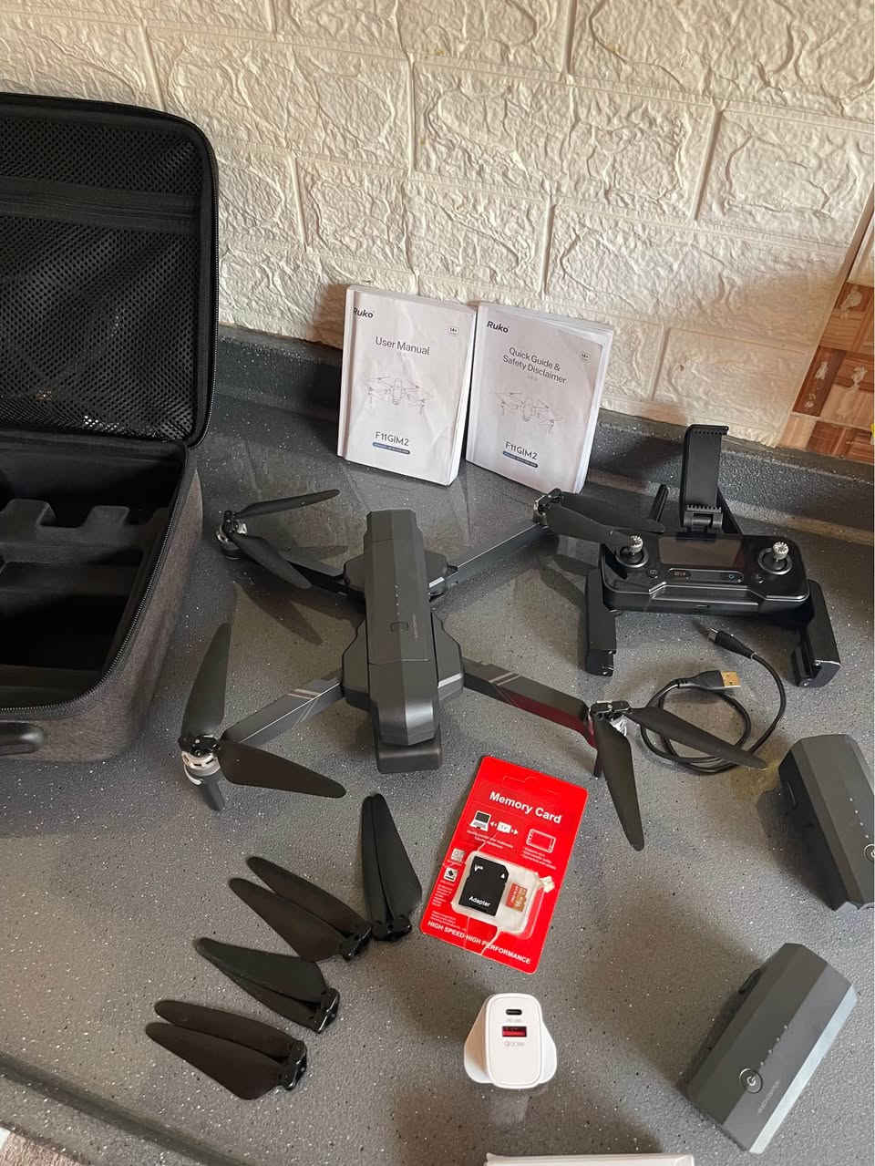 Drone Ruko F11 Gmin2 

    4K Ultra HD
* 🎥 ڤیدیۆ: 4K بە 30fps
* 🎯 گیمبڵ: 2-axis Mechanical Gimbal + EIS (دژە لەرزین)
* ⏱️ کاتی فڕین: نزیکەی 28 خولەک بۆ هەر باترییەک
* 📡 دووری کۆنترۆڵ و گواستنەوەی وێنە: تا 3 کیلۆمەتر
* 🛰️ سیستەمی GPS/GLONASS
* 🔄 گەڕانەوەی خۆکار (Return to Home)
* 👣 Follow Me
* 🗺️ Waypoint Flight (دیاریکردنی ڕێگای فڕین)
* 🌬️ بەرگری لە با: ئاستی 6
* ⚖️ کێش: 585 گرام
* 💾 پشتگیری Memory Card تا 128GB  
سێ پاتری لەگەلە هەر پاتریەک ٢٨ خولەکە 
. ٤٠٠ مەتر بەرز دەبێتەوە 
٣ کیلۆ مەتر دوور دەکەوێتەوە 

ە ڕووی تاقیکردنەوەدا، فڕینی جێگیرە و بەهۆی قەبارەکەی لە دۆخی بادا با باشتر خۆی دەگرێت السليمانية, العراق


**إذا كنت صاحب هذا الإعلان وتريد حذفه لأي سبب، رجاءا أرسل رسالة إلى الدعم الفني**