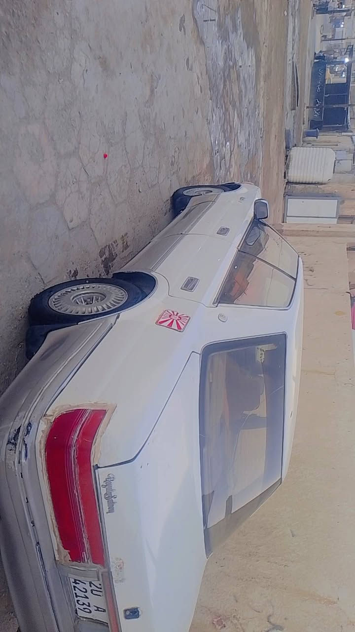 سلام عليكم هارتوب
موديل 1991 مكينه وكير وحداديه واكسن مكفوله كارتون رقم ديالى راعيه موجود وتحولي مباشر مكفوله من الكص ونقل جثه مكان السياره العمارة سعر 29 وبيه مجال قليل 
***********
