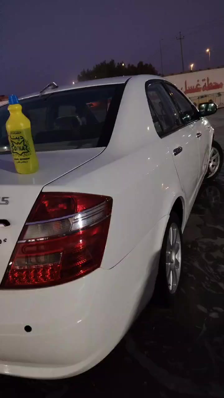 سيارة للبيع جيلي موبل موديل 2012 سيارة حلوة مابيها شي ماعدة مكينتها تنقص قليل وباب خلف العبري بارد سعرها 60 وبي مجال  مكاني الديوانيه للاستفسار ***********
