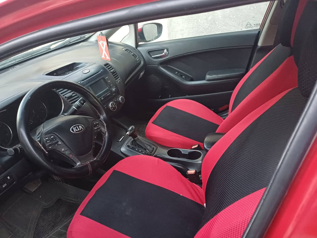 سلام عليكم سياره فورتي موديل ٢٠١٤ ضرره جاملغ وبنيد فقط سياره جاهزه من كل شي باسمي رقم دولي والهزه جديده تخم تاير وتبريد شرط ابيع على سونر  السعر ١٠٢وبيه مجال مكاني الشعب *********** بي واتساب
