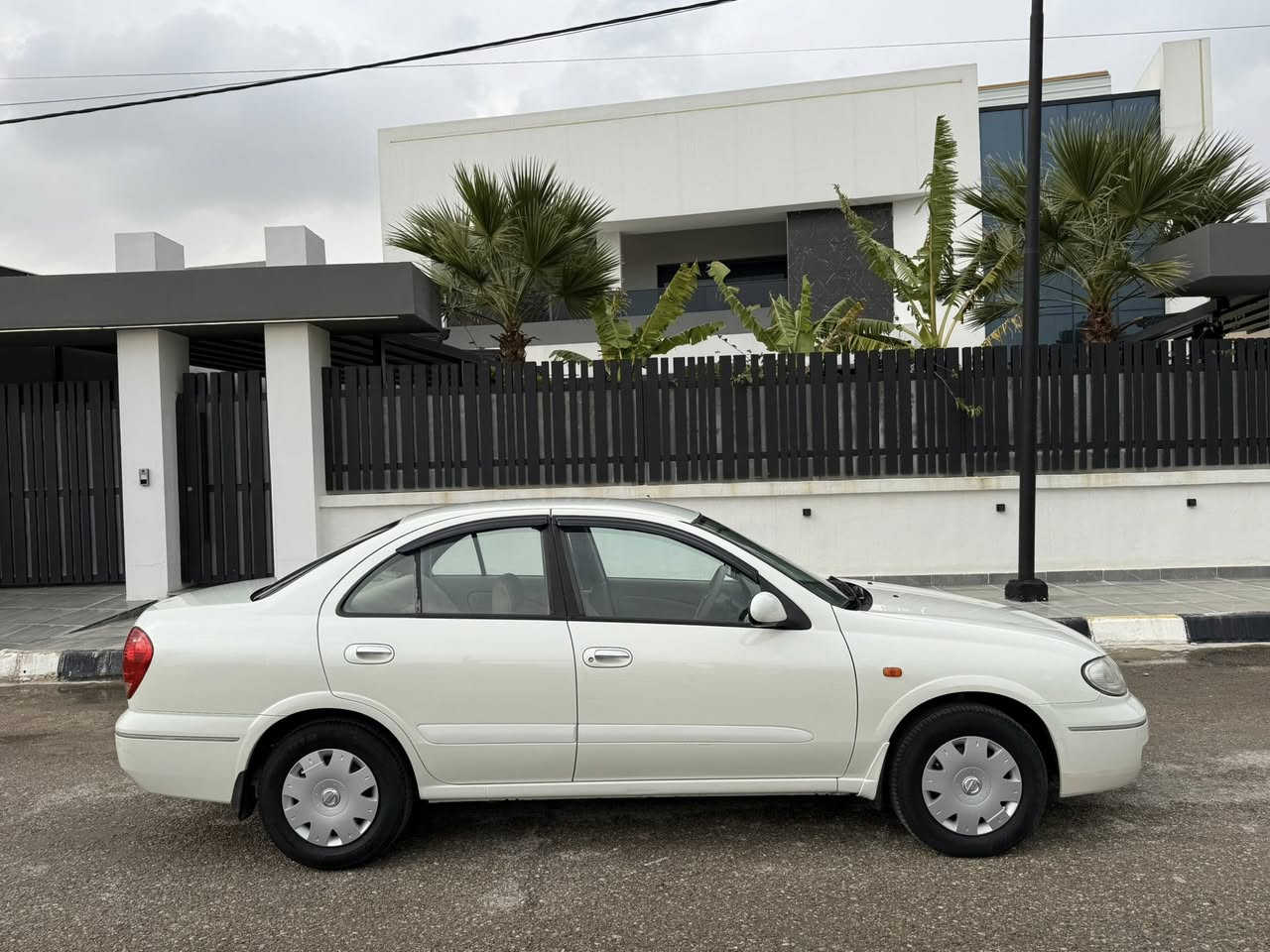 نيسان صني ياباني للبيع 2009 
شرط كير محرك مامفتوحه صدر امامي خلفي جاهزها اربعه تايرات جددت سنويه وارقام جددت بيها شبر صبغ بل بونيد وباقي كفاله عامه سعر 113
***********
