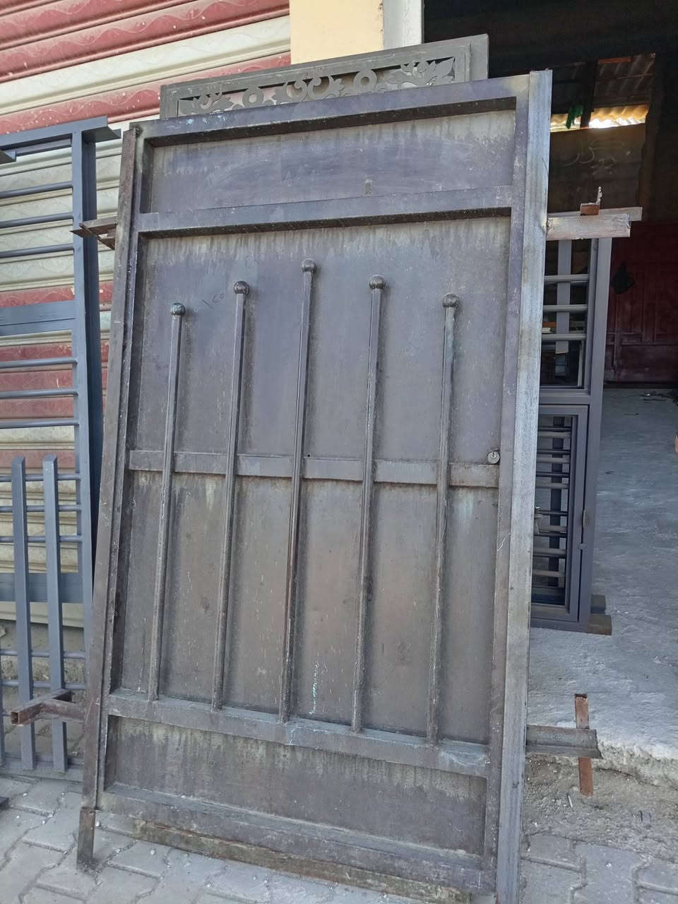 على بركة الله نبدي.. بيع وشراء شبابيك وابواب  المستعمل والجديد تزكام 
مجاور حسينية جمال زليزل
سايدين جديد
***********
