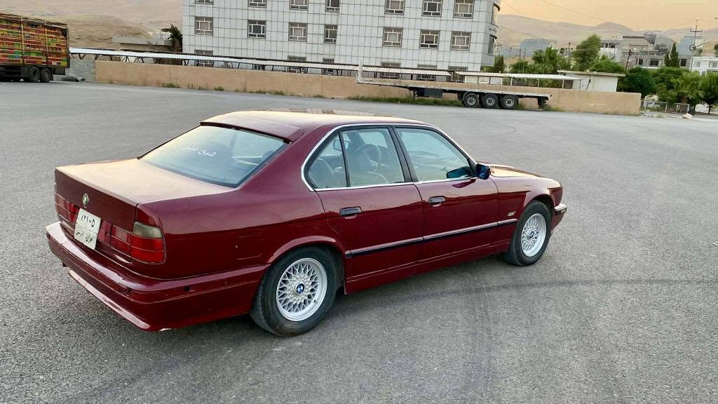 BMW
1991         525iA
ناو ڕەش کوشین جڵدی نوێ  تەبرید بەس غازی تیانەماوە گێڕی بەشەرت مەکینەی کەمەک دوکەڵی هەیە کامل بۆیاغ کراوەتەوە چوارمانگە 
چوار تایەو ویلی پاکەتی بۆبەستراوە
وەکالەی بەناوخۆمە یەکسەر بیکە بەناوی خۆت 
شوێن کۆیە 
*********** كويسينجاك, أربيل
