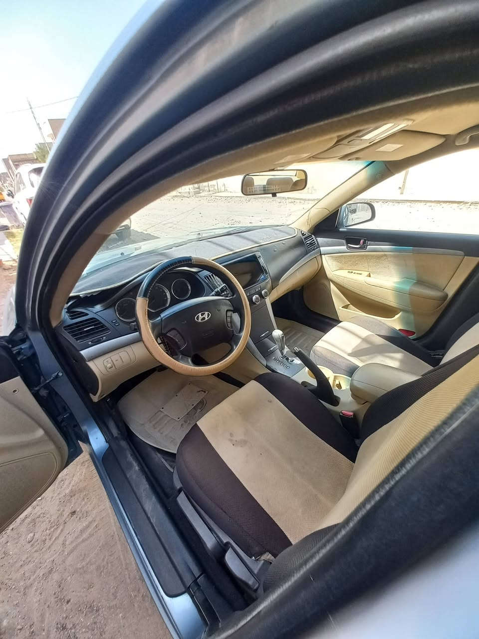 سلام عليكم ورحمة الله 
سوناتا2010 بنزين
ادوات ادوات ادوات 
كصه جنطة
فول مواصفات عدا الفتحه
مكينه 2400
تبريد+تدفئه 
حساس خلفي 
شاشه كبير 
المكان واسط
السعر 43 ورقه
***********
