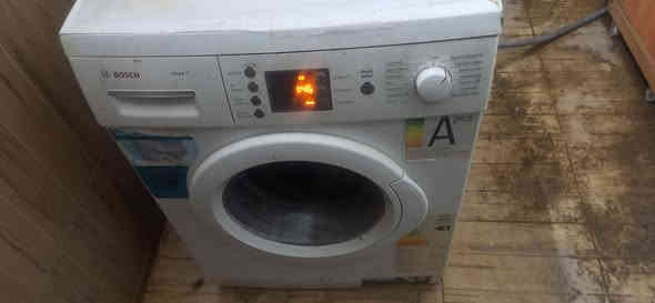 غساله اتوماتيك شغاله 
حجم ٩ كيلو 
نوعيه تركيا درجة اولى 
السعر ١٥٠ وبيها شويه مجال 
*********** 
***********
