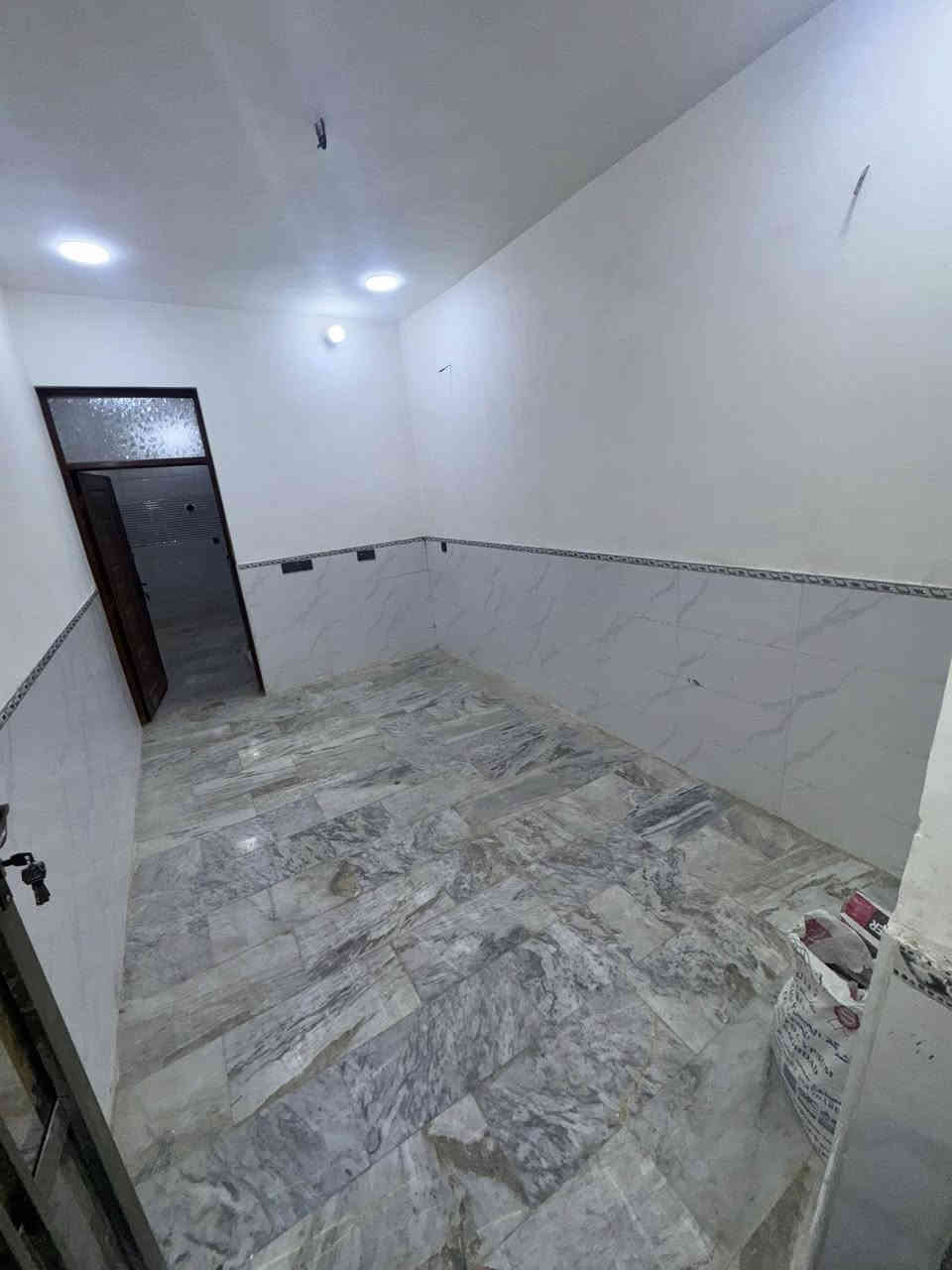 ملاحضه / العنده عقار 🏡#للبيــــــع ويريد يبيع #دزونه كافه التفاصيل العقار مع ذكر السعر وصور للعقار ورقم التلفون ☎️وان شاء الله باقرب وقت ينباع ان شاء الله🤲❤️
—————————————————————————

🔸 مشتمل للبيع طابو صرف مناسب ✅
 60متر  الواجهه 3ونص م والنزال 17 
بناء سنة 2025 تسليم🔑 درجه اولى كامل مكمل 

🔸الطابق 1️⃣كراج وصحيات خارجيه واستقبال ومطبخ حار وبارد وصحيات داخليه وغرفه نوم جوه 
     الطابق 2️⃣غرفتين نوم وصاله وبلكونه وصحيات كذالك
     الطابق 3️⃣بيتونه كبيره وسطحين 
البناء كله ممتاز ودرجه اولى ونضيف حديث جدا

🔸موقع الدار ممتاز جدا📍الشعب شارع الصحه بصف الشارع التجاري داخل فرع عريض مقابيل جامع قباء ومطعم محمد الكردي  ( شارع عرضه 20 )

+مناسب لحك قبل لاينباع ملاحظه اذ تحب تاخذه وتستثمره اجره الك ب600الف ايجار سريع  
🔸السعر: 145 وقابل للتفاوض 

مكتب ابو علي الدراجي للعقار 🏛️
 الشعب-نهايت شارع الصحه-مقابيل كرزات ركن الصحه 
***********📞
***********📞 ‭
‭***********‬📞
