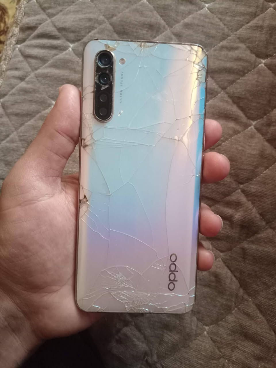 متاح 
OPPO Reno3 5G
مواصفاته داخل المنشور 

فقط هذا الكسر بالقبق والجامه مال كامره 
و اللمس بي فطر الجهاز ممفتوح مامبدل بي شي بالشرط بصمة ليزري بالشاشه بصمة وجه كله شغال جهاز سلس مراوس حسب القناعة ***********واتساب هم بي
