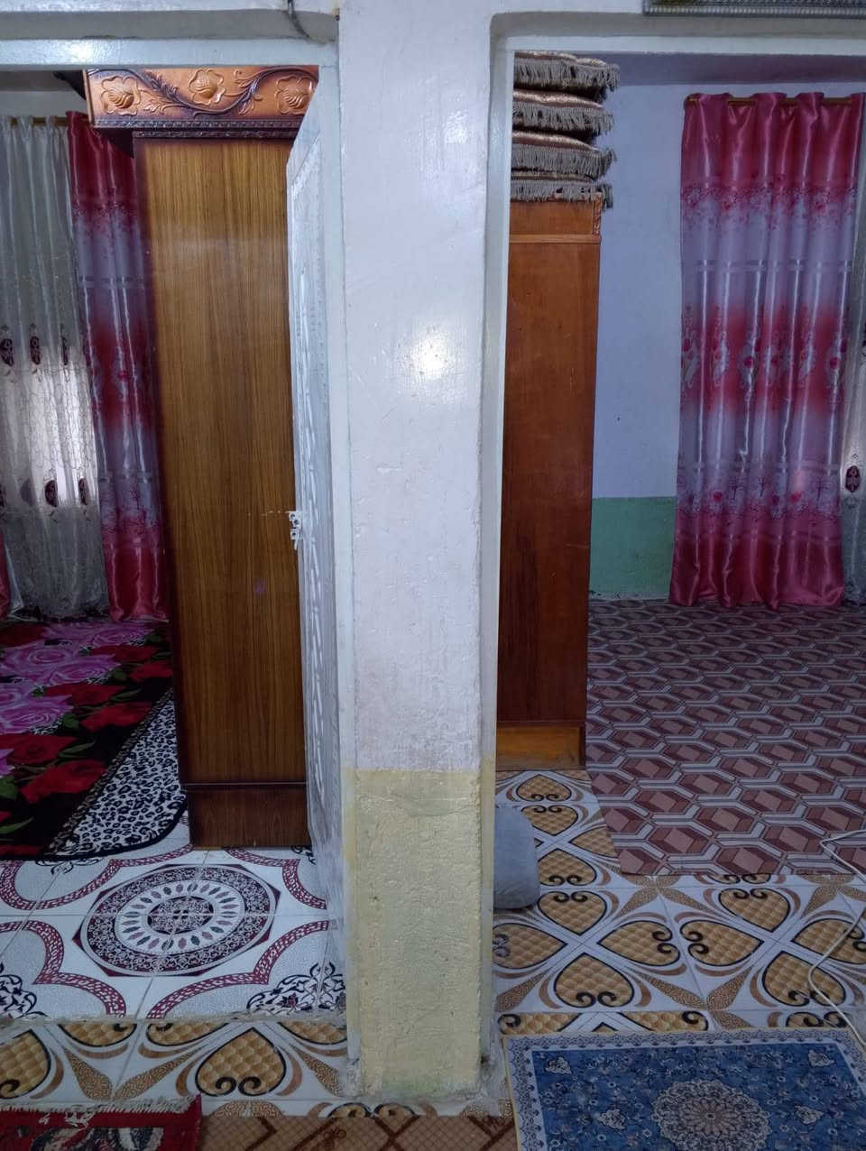 #منزل للبيع
شارع ابو الماش ..منطقة گصيبه 
المساحه 300 متر يحتوي على 2 غرف  صاله ديوانيه مطبخ 
#كافة الخدمات موجوده ماء أساله كهرباء يبعد عن الشارع 75 متر التواصل خاص أو اتصال # ***********
