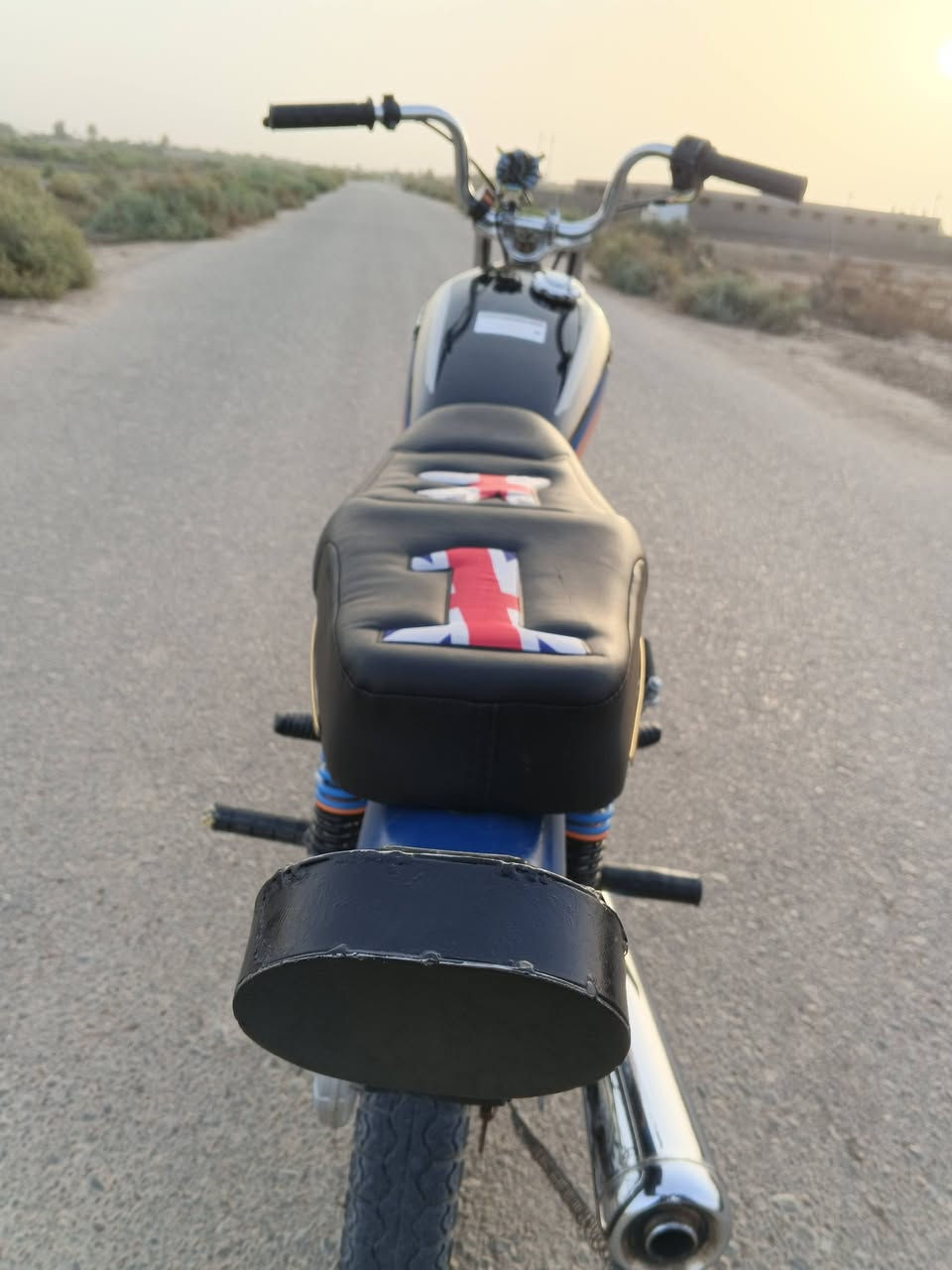 سلام عليكم 

دراجه للبيع.. كلك.. كلك

انطيك بيه شلعه تضل تبطنش بمكانه

مكينه نامه شلامجه 

السعر 500.. وبيه مجال بسيط 

مكان سوق الشيوخ ناحيه الطار 

***********
