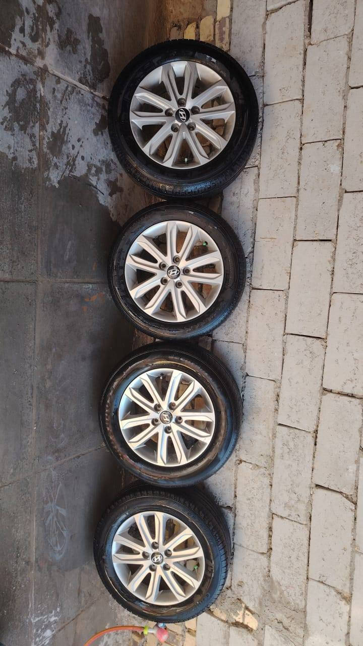 سلام عليكم وياله الانترا انضاف مع تايرات نص عمر السعر 250 قفل مكاني ديوانيه ***********
