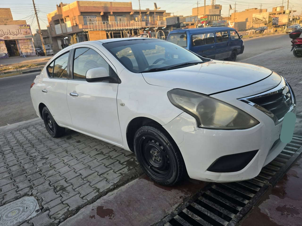 السلام عليكم اخوتي 

نيسان صني 2019 رقم بغداد مكفولة فقط رصعة بالصندوق على كد اصبعين وبارد بخشم الجاملغ الأيمن الأمامي على كد اربع أصابع غيرها ماكو وين متريد وديها وافحص 
 السيارة استلام شركة بأسمي تحويل مباشر 
السيارة نظيفة على ايدي الله شاهد 
شادلها شاشة ديجيتال ذكية اندرويد + سماعات اصلية + كاميرا 4k + كاعيات اصلية + دوشمة جلد 

السيارة حيل مرتبة وبالعافية على الياخذها 
مكاني بغداد ورايدها بشدة واليجي اخليه على راسي وبخدمتكم

رقمي *********** بي واتساب 
او راسلني عالخاص
