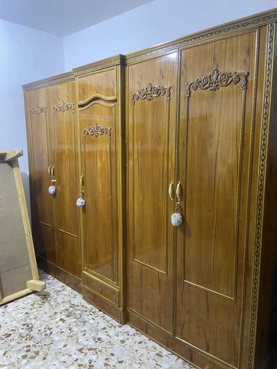 سلام عليك غرفه نوم صاج عراقي للبيع مستخدمه 6  اشهر نضفافته ٨٠٪؜ السعر ٩٠٠ او بيه مجال تواصل ***********
