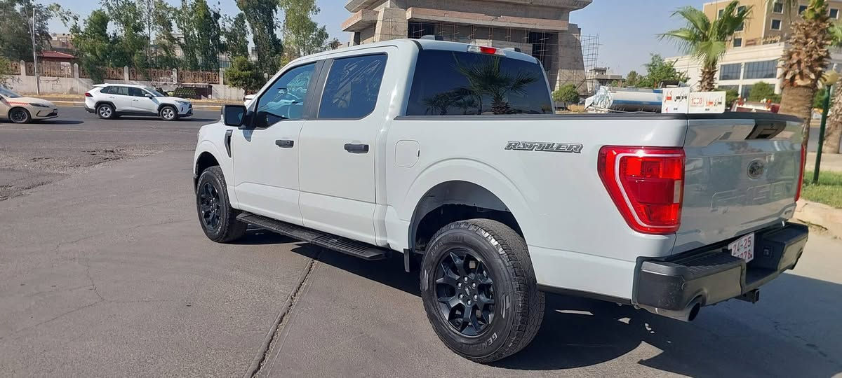 فۆرد F150 
رەنگ سمنتی 
مواسەفات 
دەبل ئەکسل 
دەبل گزۆز 
گێر‌ لە سوکان 
پێش و پشت رادار 
نەینوک رادار 
نەینۆک پلاجکتۆر 
ماوەی رۆیشت 67 مایل
لێدران 
تەنها یەک دەرگا بۆیاخ 
3 جێگا PDR 
سەقفی یەک تۆز تەزرەیی هەیە 
بێ ئێرباگ
 سعری 258 وەرەقە و کەمەک مەجال 
شوێن هەولێر 
***********
واتس ئاپ ، فایبەر أربيل, العراق
