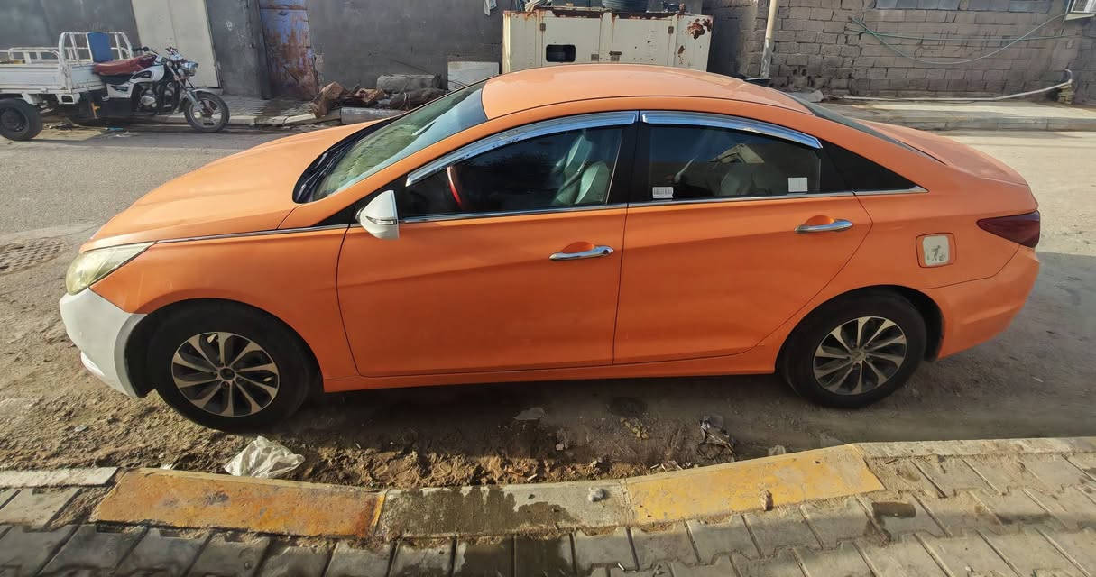 السلام عليكم
سوناتا موديل 2015 وارد كوري
 السياره خطين غاز بانزين
 كفاله من الضربه والتبديل
 كير مكينه خير من الله 
السياره نضيفه كلش 
كشنات كهرباء
تدفئه تبريد بالكشن
للاستفسار ***********
