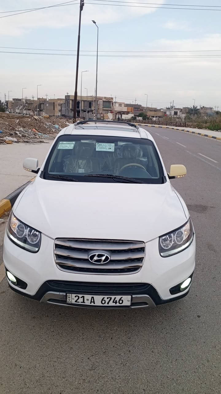 بسم الله ماشاء الله 
سنتافي 2012 مكينة 4سلندر 3قطع تبريد تخم تاير فول مواصفات سبعة راكب شاشة بصمة تشغيل وبصمة ابواب رقم سليمانية انكليزي باسم كردي تحويل مباشر  بيها طخة جاملغ خلفي وصبغ حزام السيارة حلوة مال جناي السعر 114وبيها مجال للشراي
مكاني واسط العزيزية 
رقمي ***********
غير متواجد ع النت
