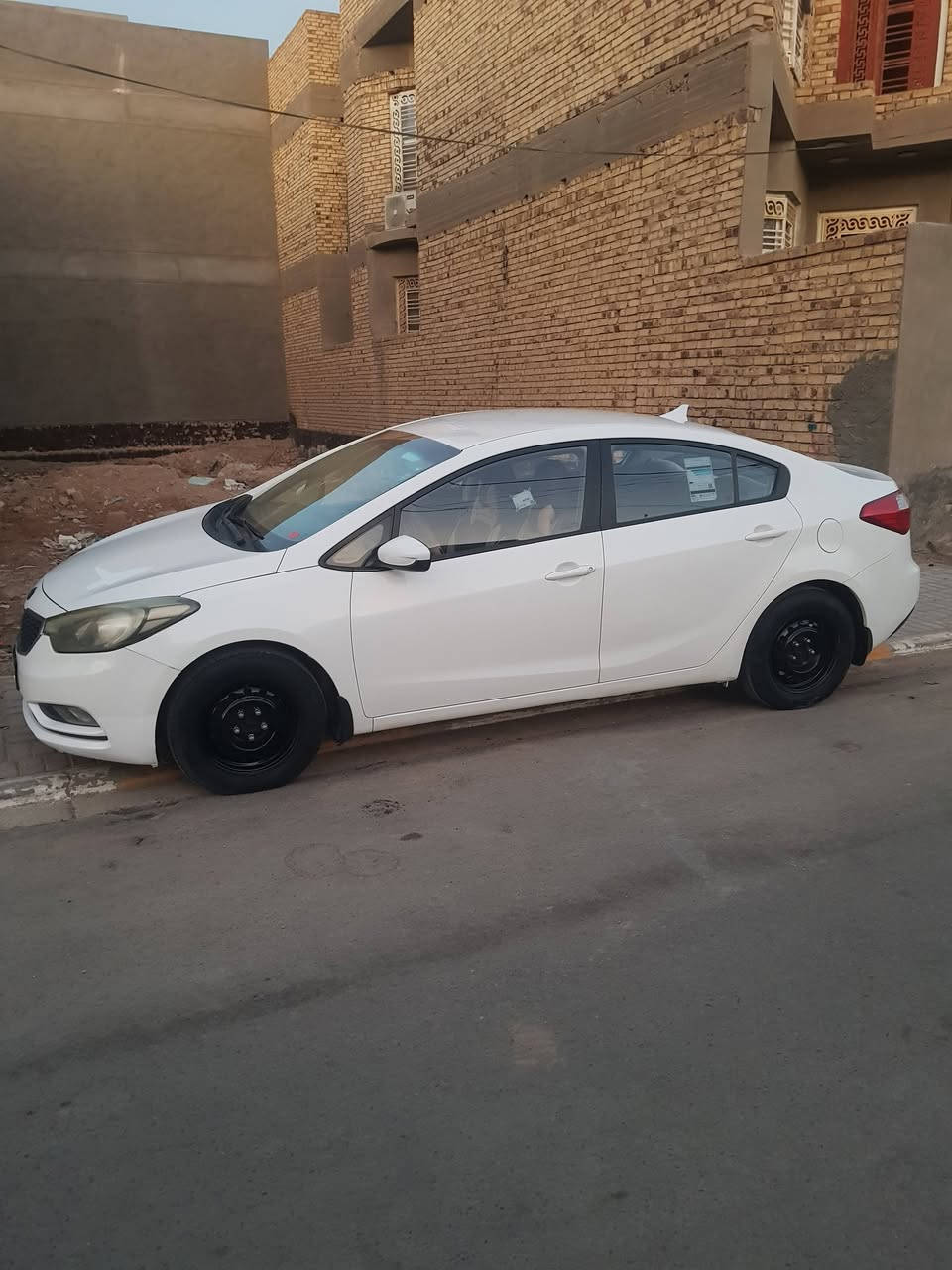 السلام عليكم سيراتو ١٤ خليجي مكينه ١٦٠٠ رقم اربيل مالكها بلديوانيه مكانها الديوانيه السعر ١٢٥ وبيها مجال السونار موجود بلمنشور   *********** @
