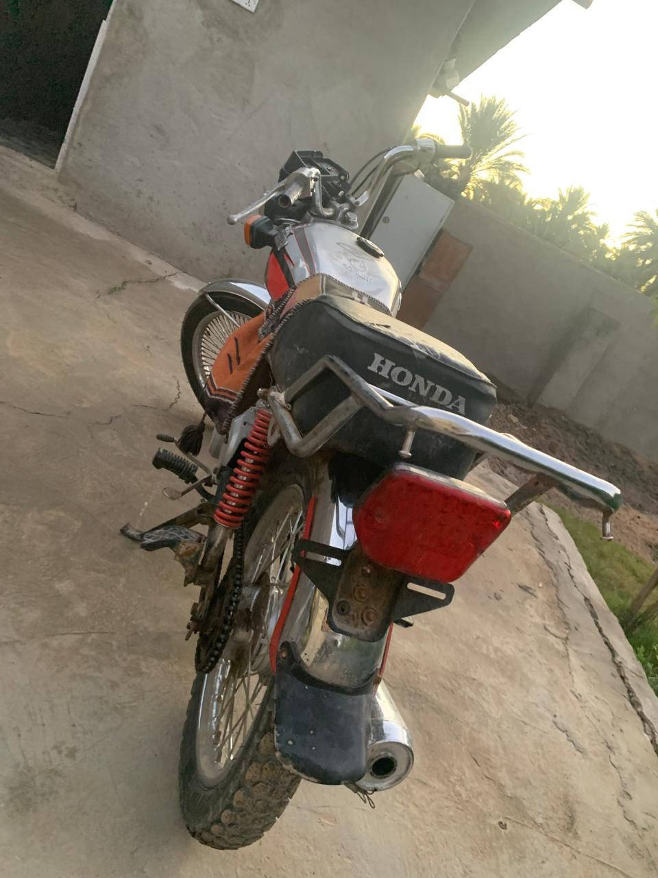 سلام عليكم دراجتين البيع تايكر مديل 2021  سعرتايكر 375بيه مجال ورشا  سعره400 2015 وراق صولي  مكان كربلاء الحسينيه رقم صاحب دراجات *********** (اني مكلف بل نشر )
