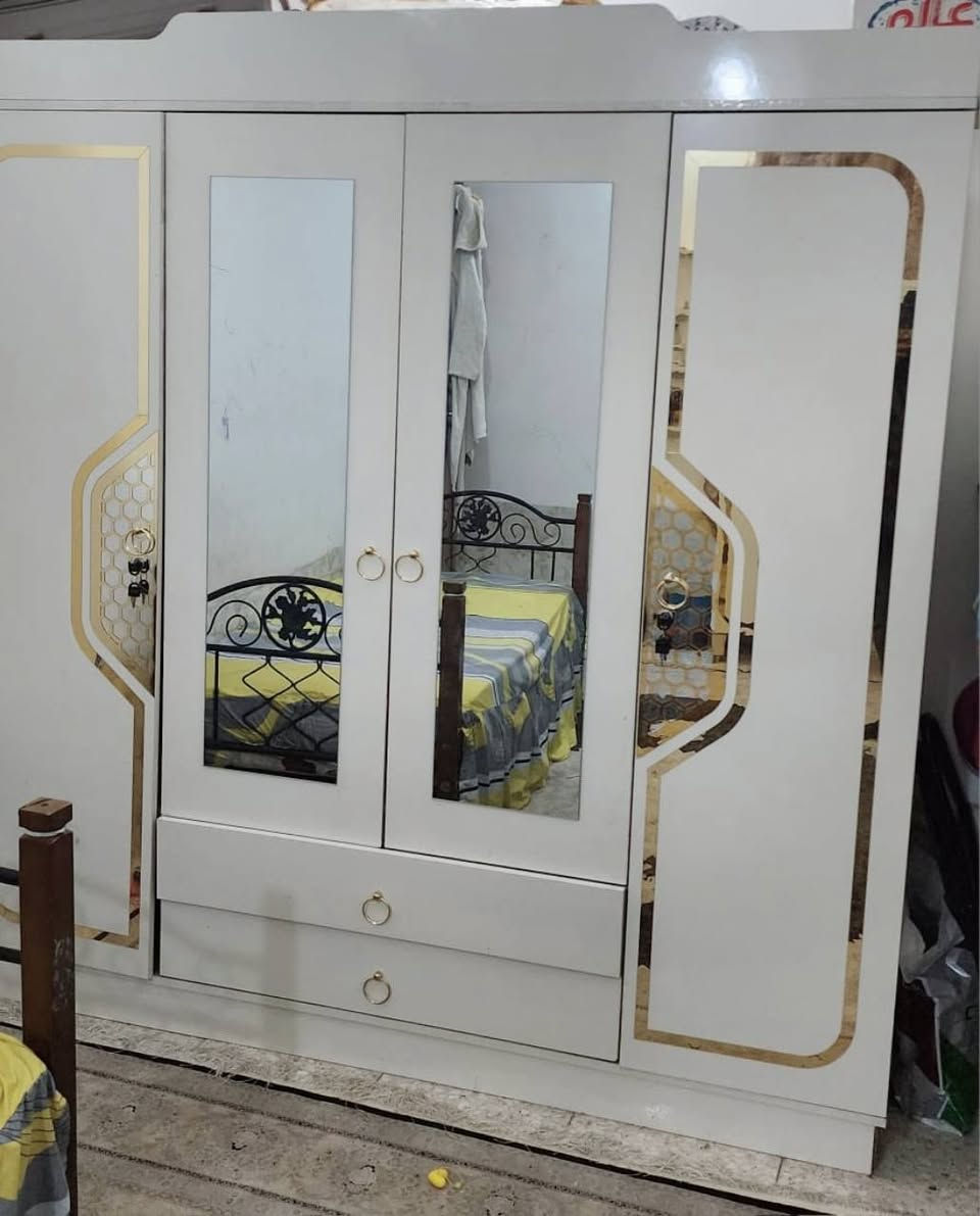 السلام عليكم
ميز و كنتور للبيع 
بغداد البلديات 
السعر :- 400,000 دينار عراقي 
للاستفسار :- ***********
