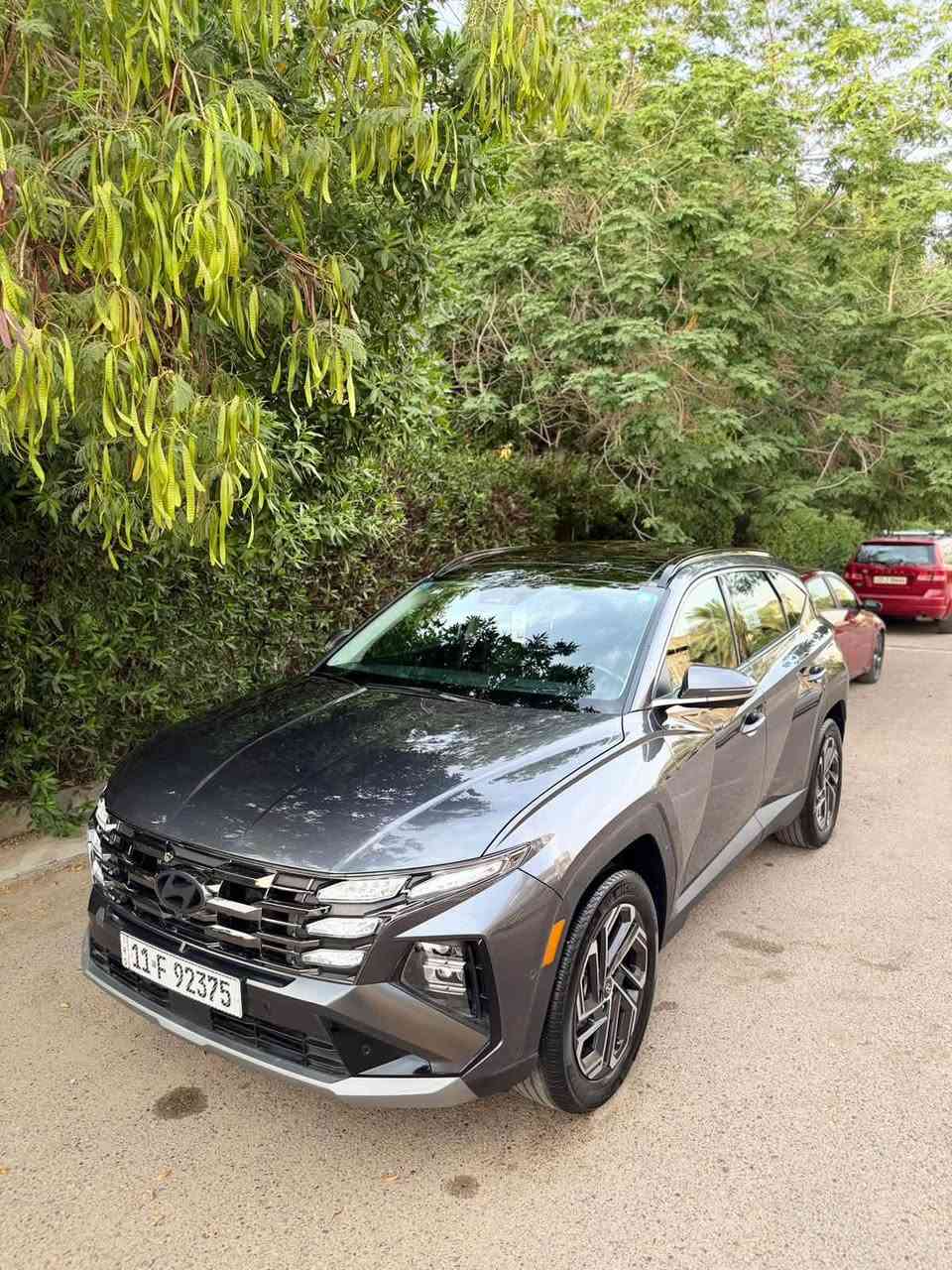 2025 Tucson limited هايبرد
توسان لمتد اعلى مواصفات لون فيلي شذرة 
فور ويل
رقم بغداد 
ضرر بسيط  جداً جداً فقط ربع البنيد ومصبوغ 
باقي السيارة كفالة  
ايرباك ستيرن فقط ودشبول
السيارة جديدة ودخول جديد واخت الزيرو بعدها 
ماشية 8000 ميل 
1- محرك 1600 توربو هايبرد 
2- بانوراما 
3-اربع كامرات امامي وخلفية وجانبية بالمرايات 
4- حساسات امامية وخلفية ١٢ حساس
5- رادار امامي وجانبي وخلفي نقط عمياء 
6-تتقدم وترجع بالبصمة 
7- كشنات جلد اسود وكهرباء الاماميات 
8- تبريد وتدفئة كشنات امامية وستيرن تدفئة وكشنات خلفية تدفئة 
9- كير تعليك و شفتات ستيرن 
10-خزن كشنات
11-لايتات عدسات تختلف عن العادي
12- صندوق كهرباء ومن تقترب منة يفتح  
13- داتا شو تعرض على الجامة الامامية 
14- سستم صوت Bose مع دمام بالصندوق
15-اوتو هولد
16- مساعدة النزول من المنحدرات 
17-شاحن تلبفون واير ليس 
18-حساس قراءة العين 
19-الوان داخلية تتغير ١٠ الوان بيها 
20- انارة داخلية led 
21-شحن تايب سي 
22- ويل كب حجم ١٩ 
23- شاشة كبيرة ابل كار بلي واندرويد اوتو 
السيارة جديدة ومابيها اي نقص 
مكان السيارة بغداد
السعر 235$ وبيها مجال 
***********
