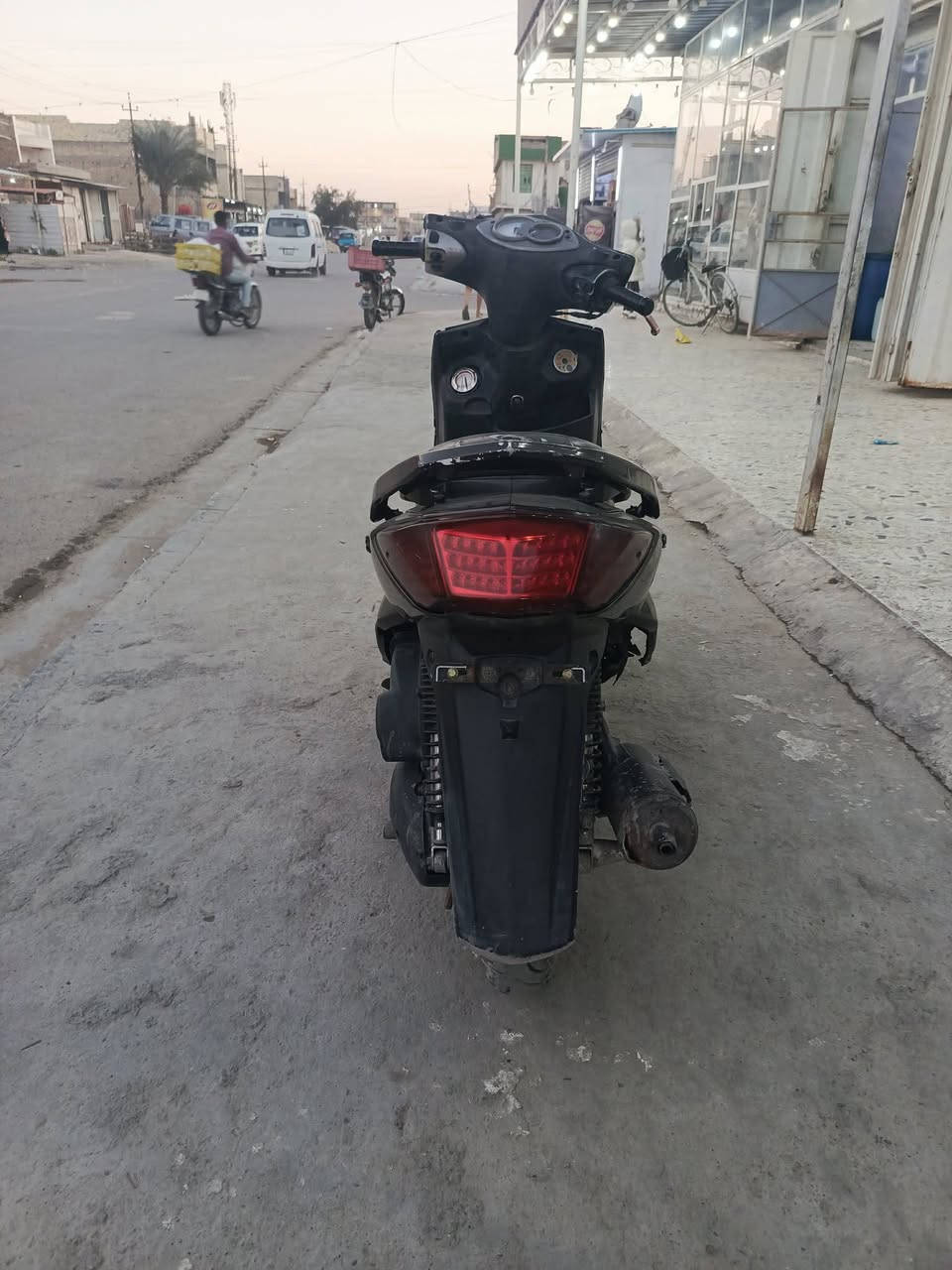 سلام عليكم👋.
سكنس فحل ياباني بيها شلعه ومعدل صاروخ مكينه ناعمة ومكفوله خيرمن الله نكره سلف كفرات بلاد دراجه مال بيت كلش مرتبه مداريها دهن امزويل 
بيها تزويد يدات nsy
قبق بانزين nsy
خرز ليموسي مختلفات 
دراجة مرتبة مال جناي 
ترهم مراوس حسب القناعه 🔁
السعر 550 
مكاني بغداد الحسينيه 
مامتواجد خاص متواجد واتساب او رصيد
‍‍*********** 
 بدون وعود كاذبه 
مو شراي لا ادوخني 🤍
