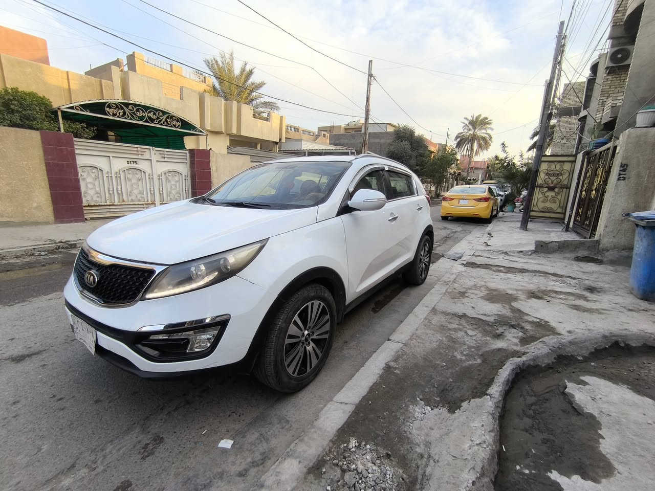 سلام عليكم سيارة اخت زيره ماشية 106 وارد خليجي تخم تاير جديد محرك خير من الله سيارة مال بيت تبريد تفئة شغال كهربائت كلهة شغالة موديل 2016 بيهة بس جاملخ مال سائق بدون دواخل سيارة بسمي تحويل ثاني يوم مكان سيارة بغداد الدورة سعر 160رقم الهاتف ***********
