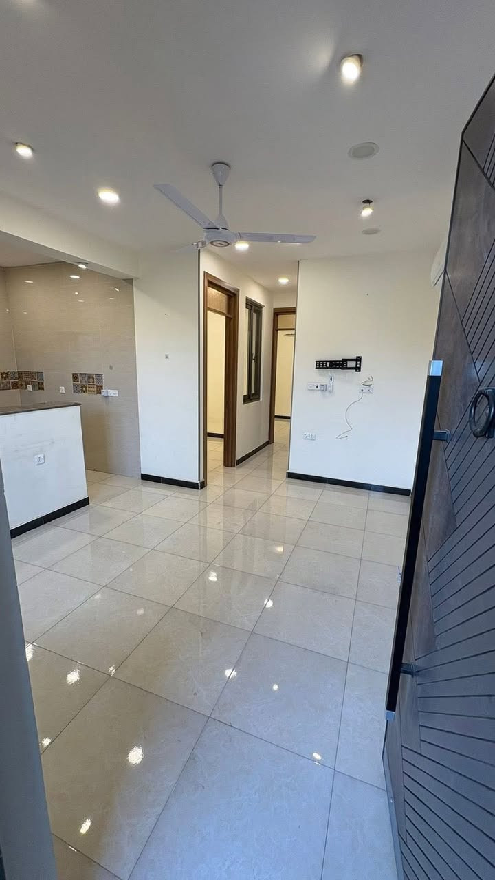 💎 للإيجار في السيدية 💎
📢 منشور رقم: ((587))
للإيجار في السيدية
شقة طابق اول
زيرو مودرن 

تتكون من:
• 2 غرف نوم
• صالة
• مطبخ
• خدمات
💰 بدل الإيجار: 900 ألف 
موقع السيدية شارع الكويتي 

📞 للاستفسار أكثر لاتصال عبر

 الرقم التالي ***********
