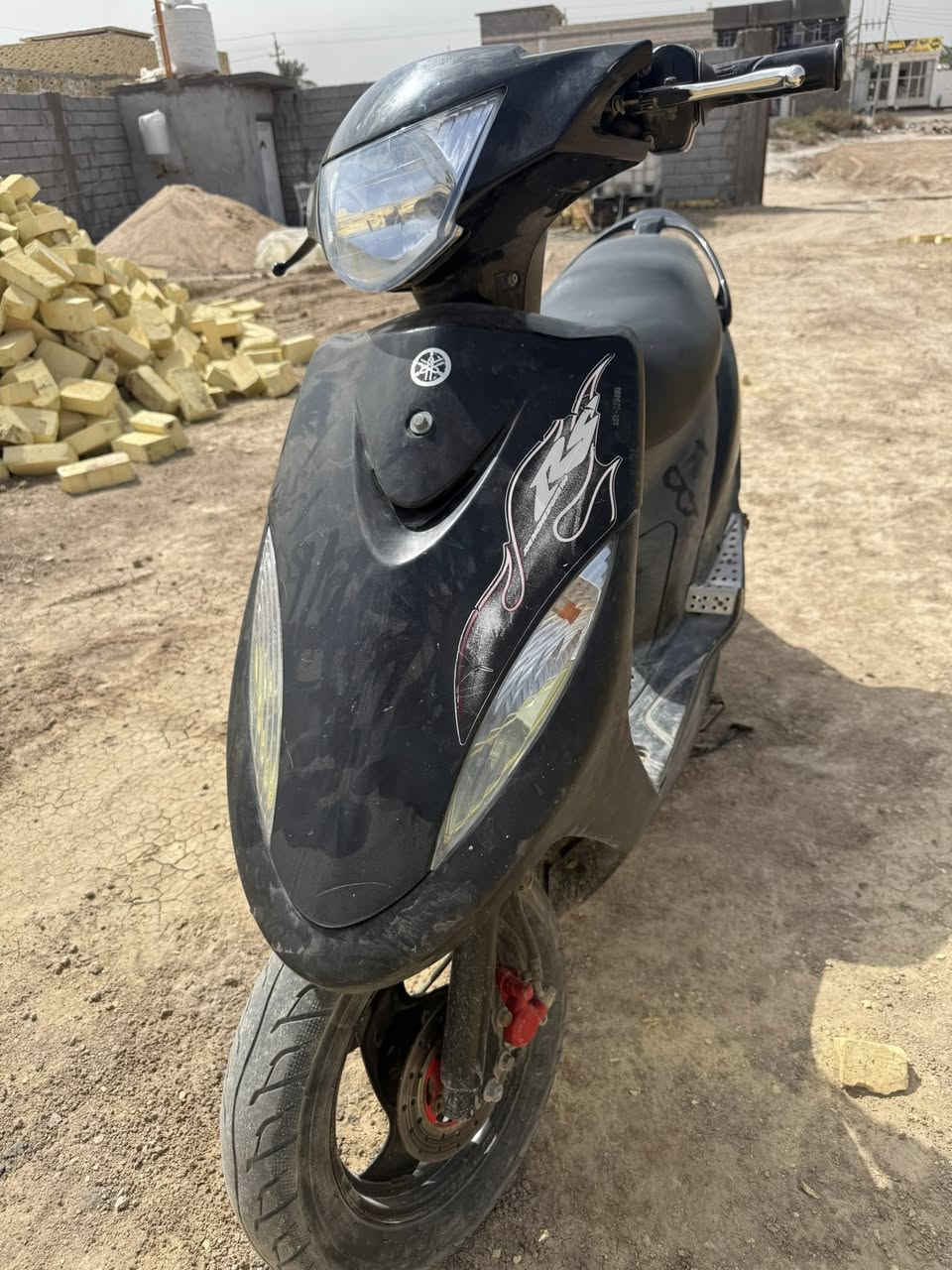 للبيع مكاني بني منصور النعيم ماكس حاويه عدله برغي مامفتوح بيها اشتريتها لابني وطلع راسب ب 8 دروس واريد ابيعها  اخذتها  من الحمداوي من الحاويه شرط 
*********** رقمي
