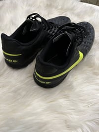 حذاء تيمبو • أسود • مستعمل