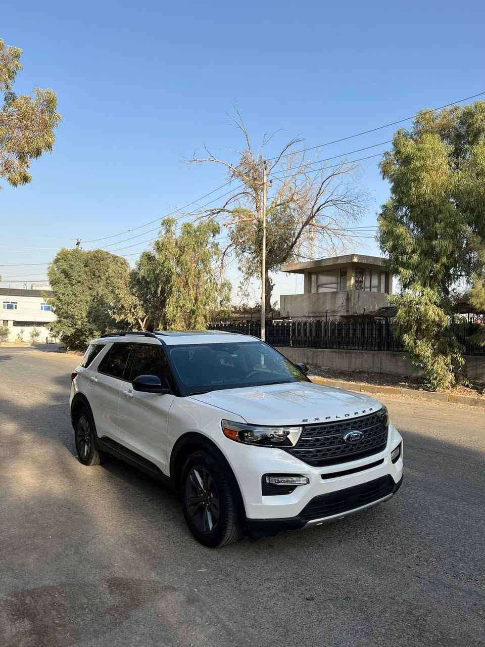 فورد اكسبلورر 2023 XLT  فل بانوراما
اللون ابيض 
الصبغ جاملغ امامي سكن  بدون داخل 
ايرباك ستيرن وبرده رقم شاصي مرفق 
العداد / 27 الف مايل 
المحرك / 2300 توربو 4 سلندر 
مقاعد Vip  /.   7 
المواصفات / 
بصمه تشغيل .تشغيل عن بعد . صندوق كهربائي . كراسي عدد ٢ كهرباء . كراسي جلد اصلي . رادار ٣٦٠ درجه / ويل كب  حجم ٢٠ 
تدفئه كراسي وستيرن تدفئه / كامرا خلفيه

مكان السياره اربيل يترقم شمالي
كلفه الرقمً ١٧ ورقه 
السعر ٢٥٥ بي مجال بعد المعاينه 

 *********** واتس واتصال
