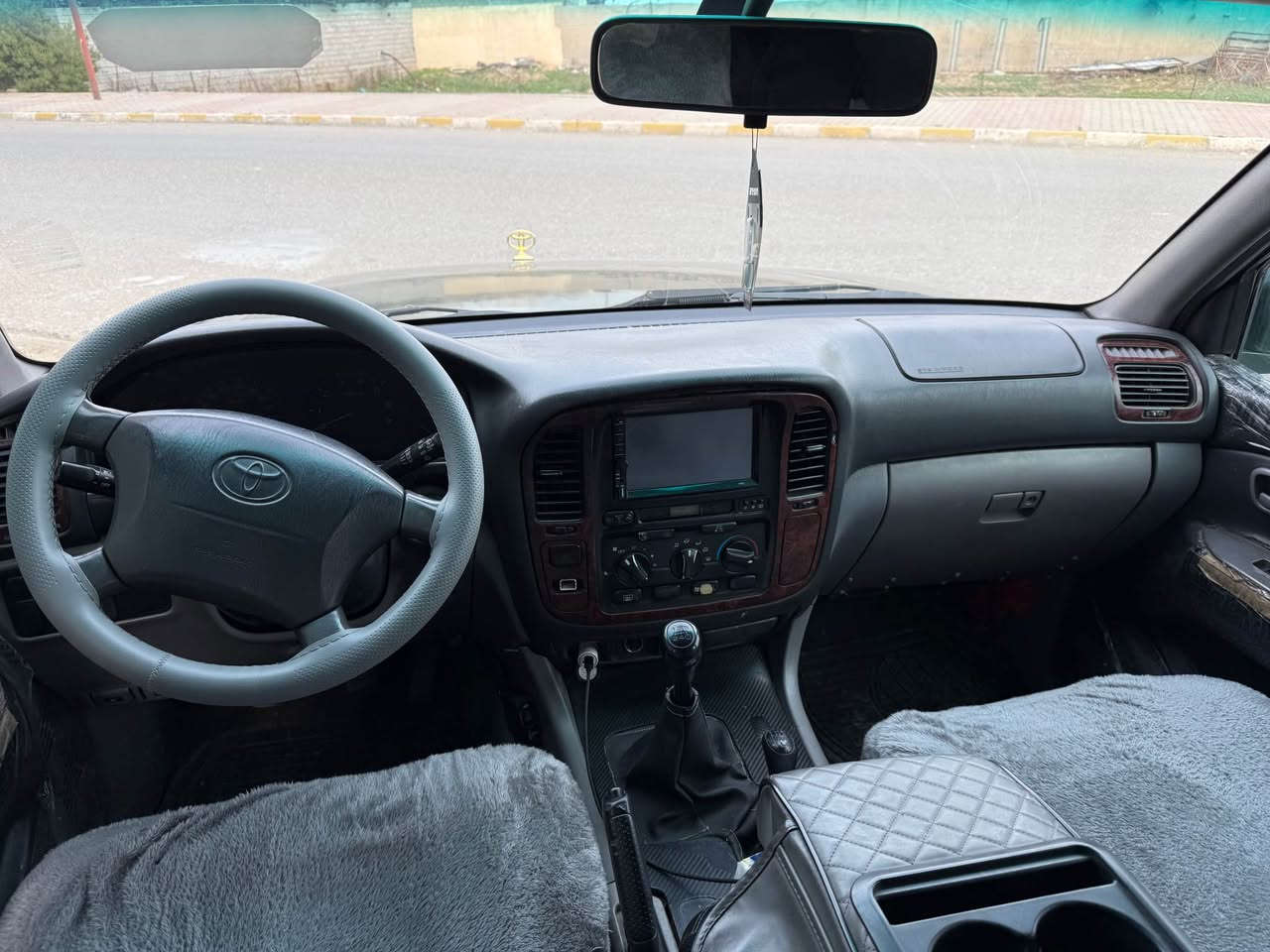 سلام عليكم 
تويتا ٢٠٠٠موديل
مواصفات سي روبع 
اللون زه يتوني 
بي منضومة غاز 
حيزام صبغ بدون ضربة للجمالي مكان لزگة 
مواصفات اربع جام كهرباء و تبريد مركزي و ثلاجه كير عادي رقم اصلي شرط حاسبة شرط تحويل و وكالة 
السعر ١٢٧ وبي مجال 
***********
مكاني كركوك كركوك, العراق
