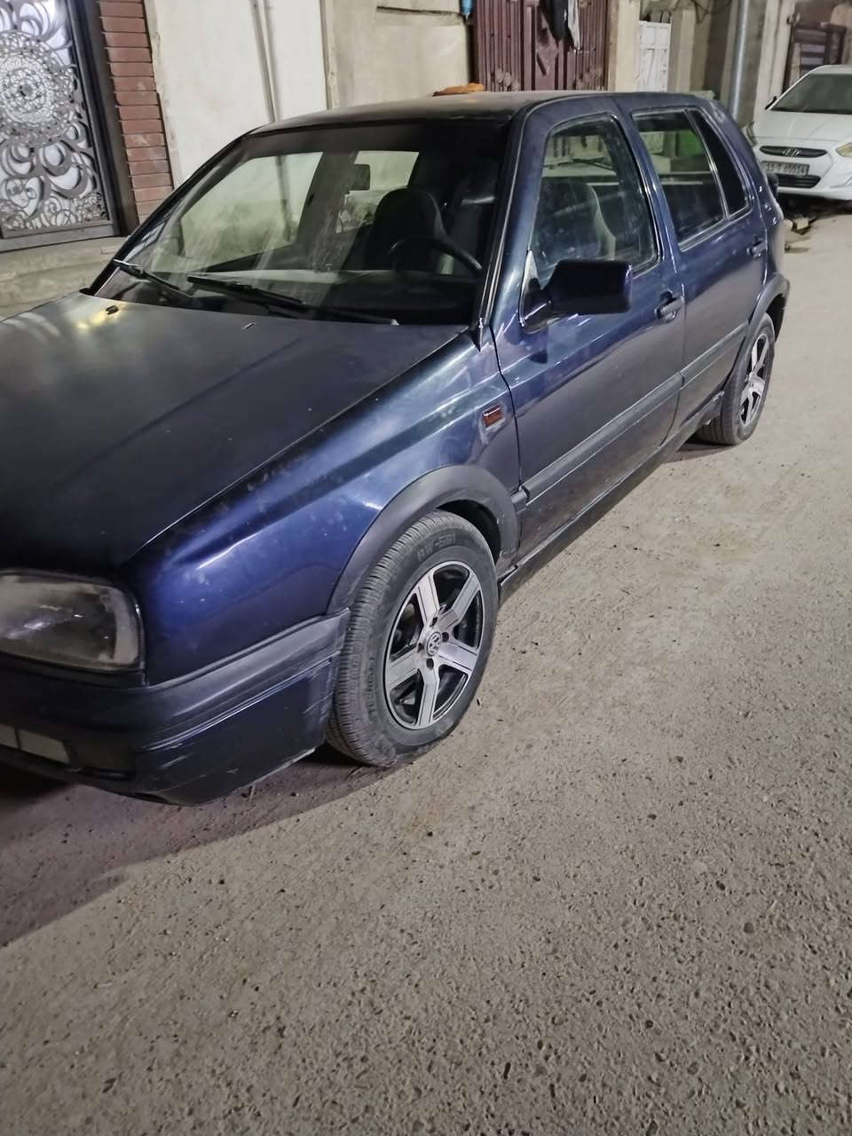 كولف موديل 1993 
كير ومحرك خيرمن الله 
تبريد شغال 
رقم انكليزي 
سياره بسمي 
سياره حلوه وناعمه 
(ملاحظه)  بيه طخه بجاملغ نفس موجود بصوره 
. مراوس سياره اتوماتيك للبيع  35 بيها مجال بسيط 
مكان بغداد  ***********
