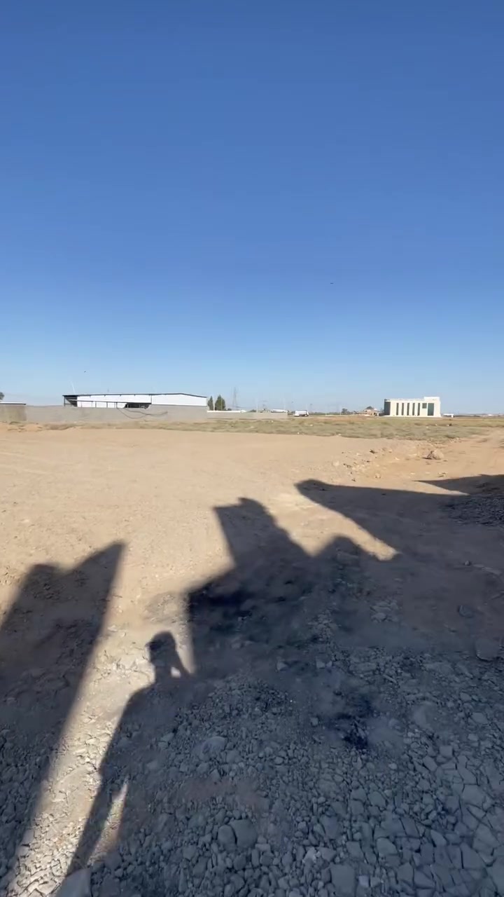 بسم الله
📍بيت للبيع عبور جسر عبود العيادة قرب مدرسة الخوارزمي الاهلية مفوض للطابو 
طابقين 2  الطابق الاول بناء حجر الطابق الثاني بلوك 
يتكون من : 
.غرفتين 2
.صالة 
.مطبخ 
. صحيات داخل وخارج 
الطابق الثاني 
.غرفتين 2 
. صالة 
.صحيات 
( السعر 55 وبي مجال بسيط ) 
للأستفسار 📞.      ***********

